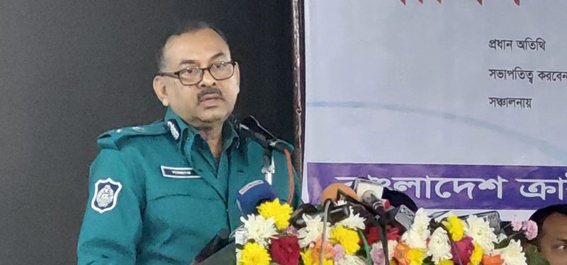 খালি পায়ে দৌড়ানো ছিনতাইকারীর সাথে বুট পরা পুলিশের পেরে ওঠা ‘কঠিন’